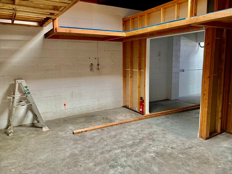 More Photos Of 890 Vallejo Ave, Novato Service For Lease