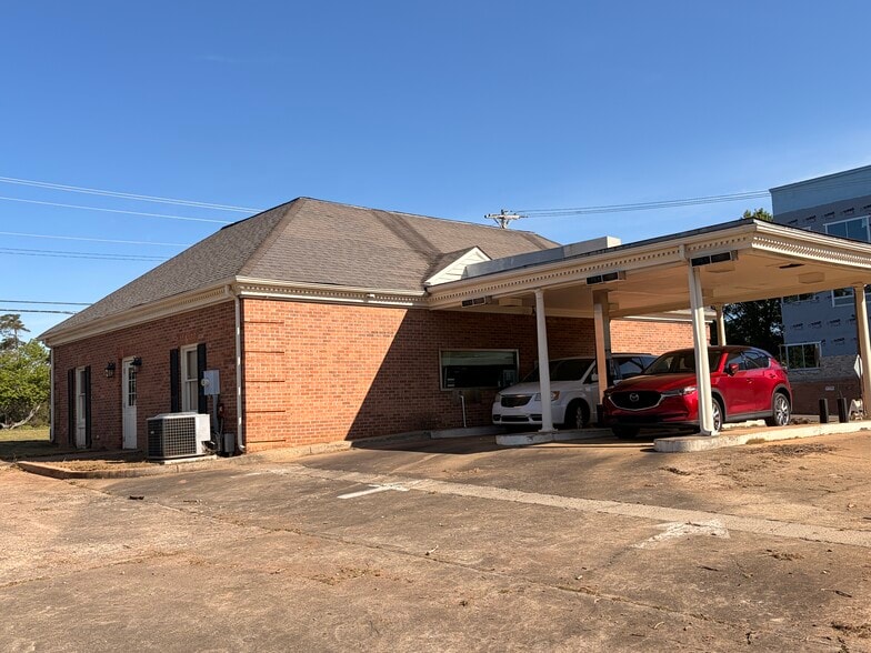 More Photos Of 107 Congress St S, York Office For Sale