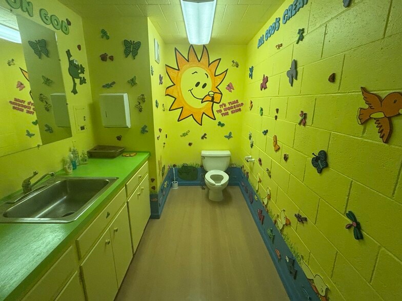 More Photos Of 961 E Maple St, Holly Religious Facility For Sale