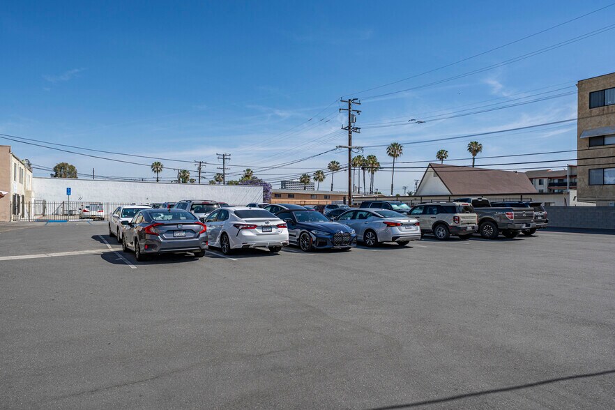 More Photos Of 3520 Long Beach Blvd, Long Beach Office For Sale