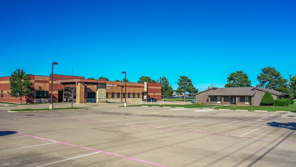 More Photos Of 635 Stone Ave, Paris Medical For Sale