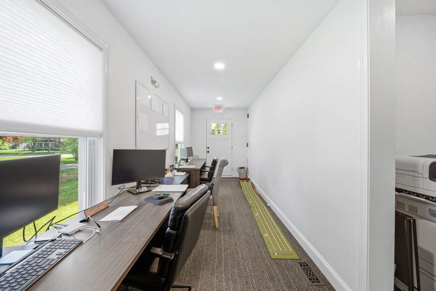 More Photos Of 367 Main St, Oxford Office For Sale