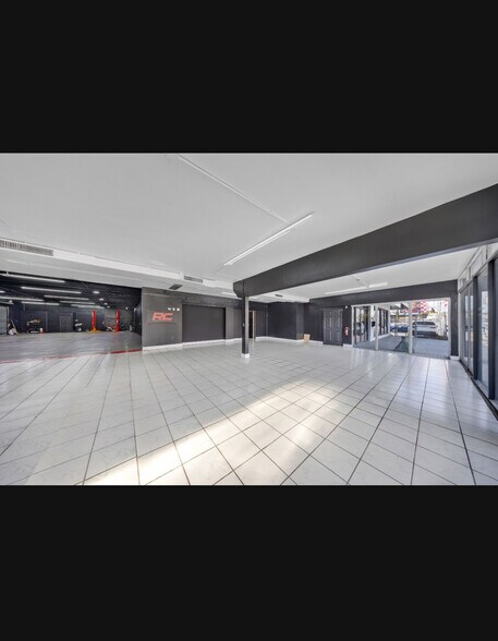 More Photos Of 3450 NW 36th St, Miami Storefront Retail Office For Lease
