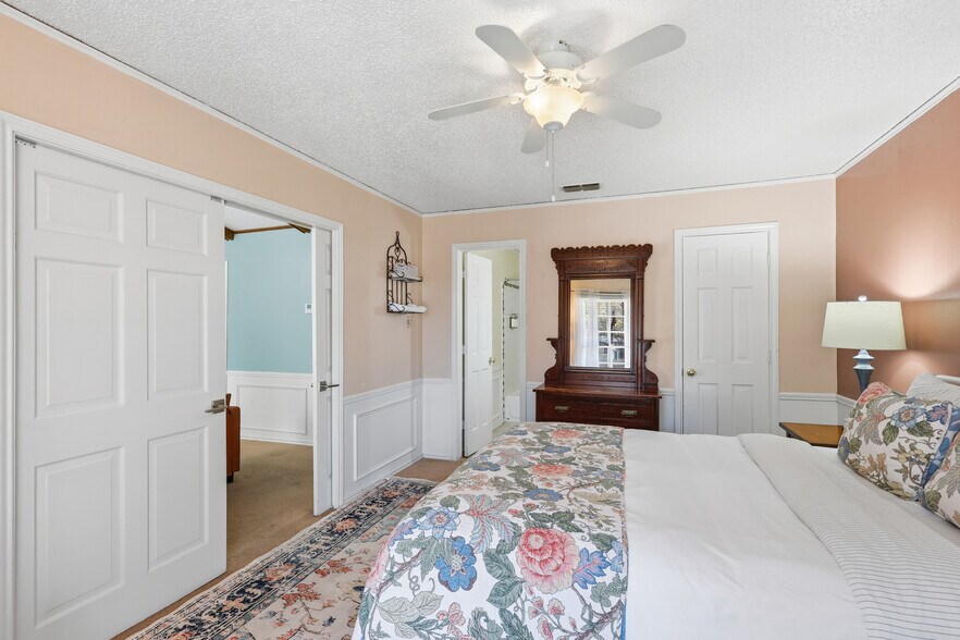 More Photos Of 201 N State St, Fort Davis Hotel For Sale