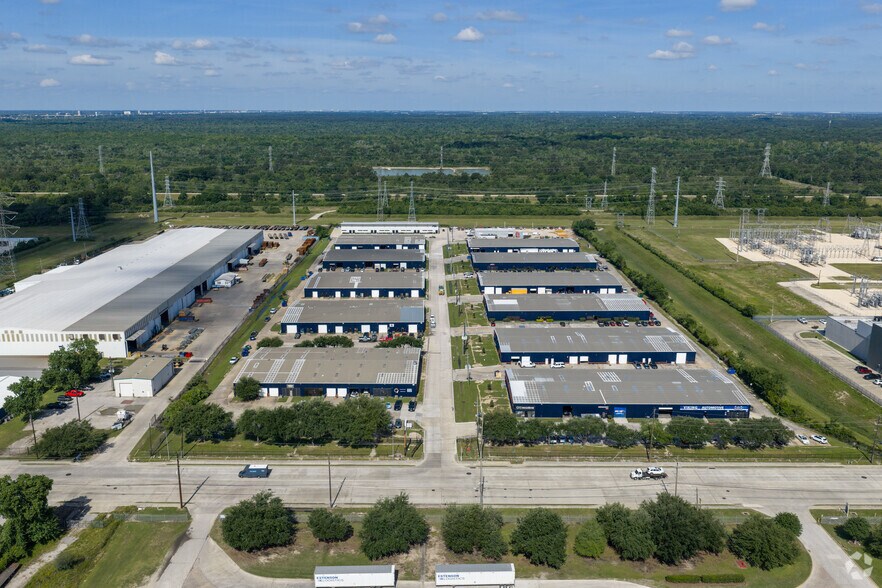 More Photos Of 2121 Brittmoore Rd, Houston Warehouse For Lease