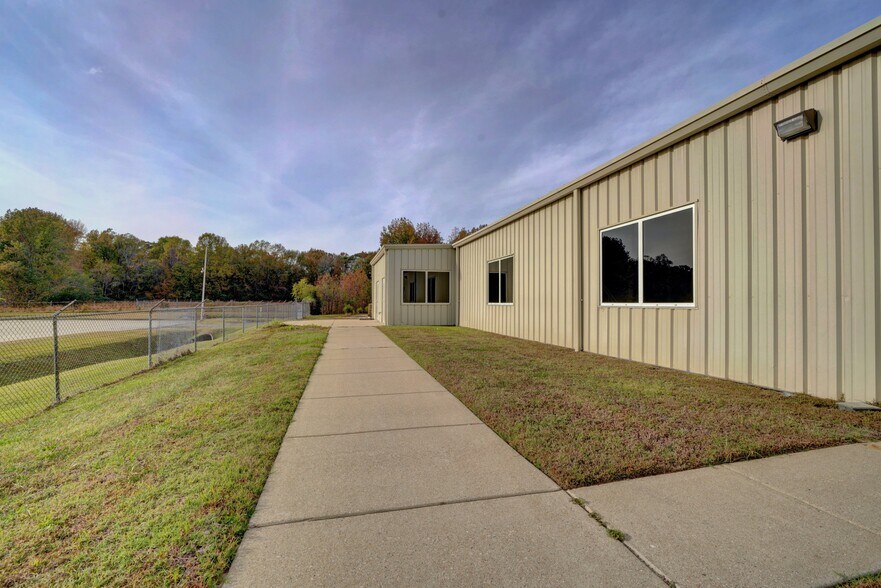 More Photos Of 2371 Wilroy Rd, Suffolk Flex For Sale