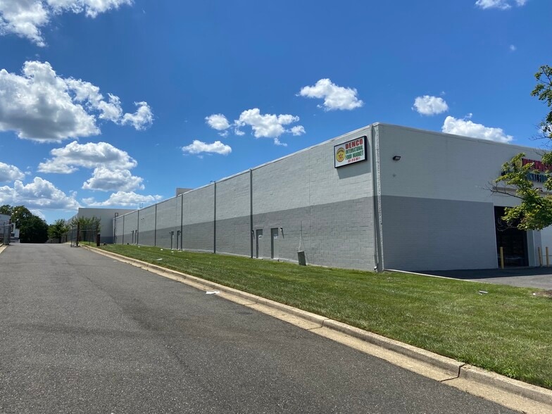 More Photos Of 8375-8413 Ardwick Ardmore Rd, Landover Warehouse For Lease