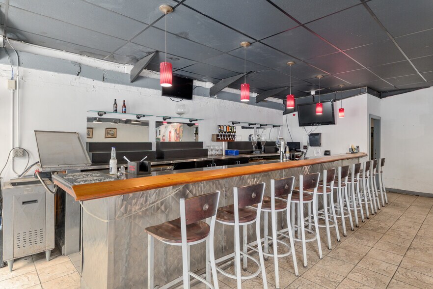 More Photos Of 14960 Main St, Alachua Restaurant For Lease