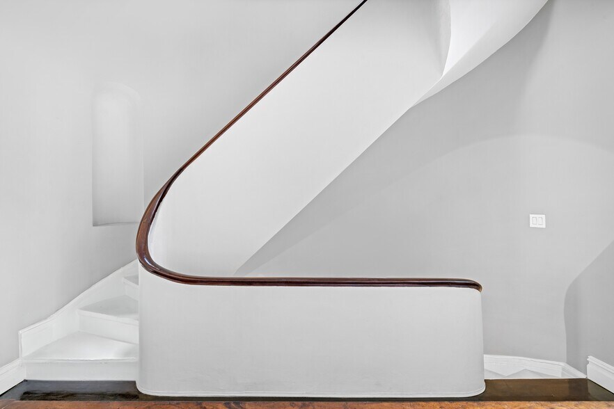 More Photos Of 262 W 25th St, New York Apartments For Sale