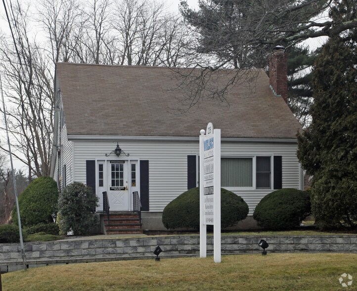 More Photos Of 226 E Main St, Huntington Office For Lease