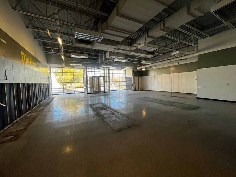 More Photos Of 5000 Meadowood Mall Cir, Reno Unknown For Lease
