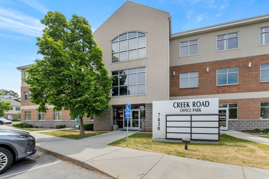 More Photos Of 7430 S Creek Rd, Sandy Office For Lease