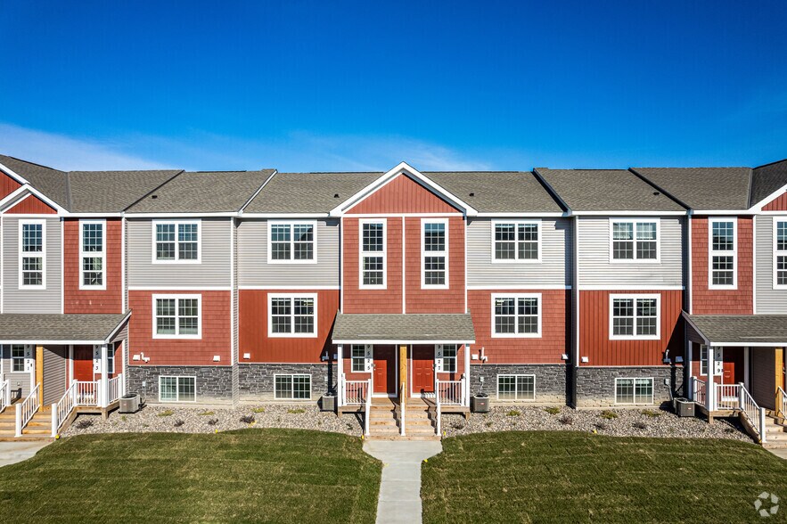 More Photos Of 9713 95th Pl, Maple Grove Apartments For Sale