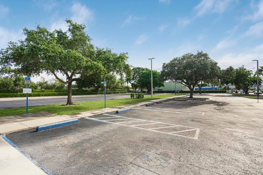 More Photos Of 1750 NE 8th St, Homestead Bank For Lease