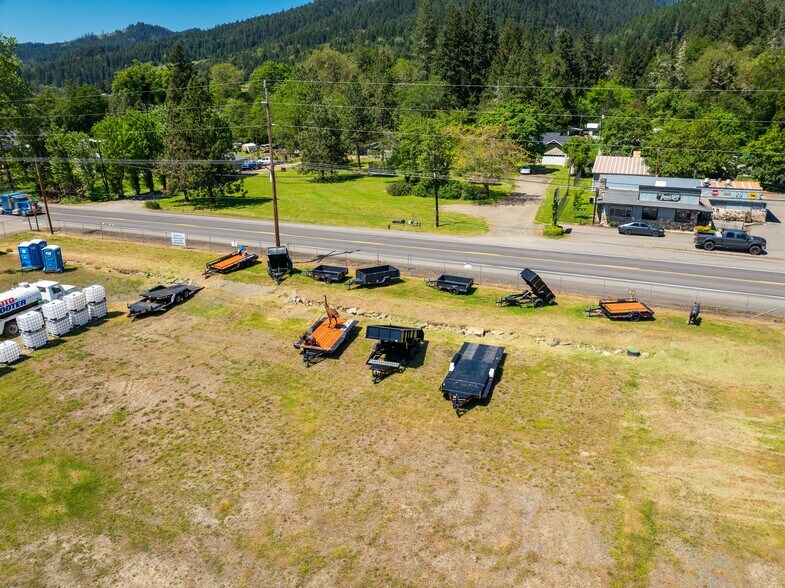 More Photos Of 215 Lawson Ln, Tenmile Warehouse For Sale