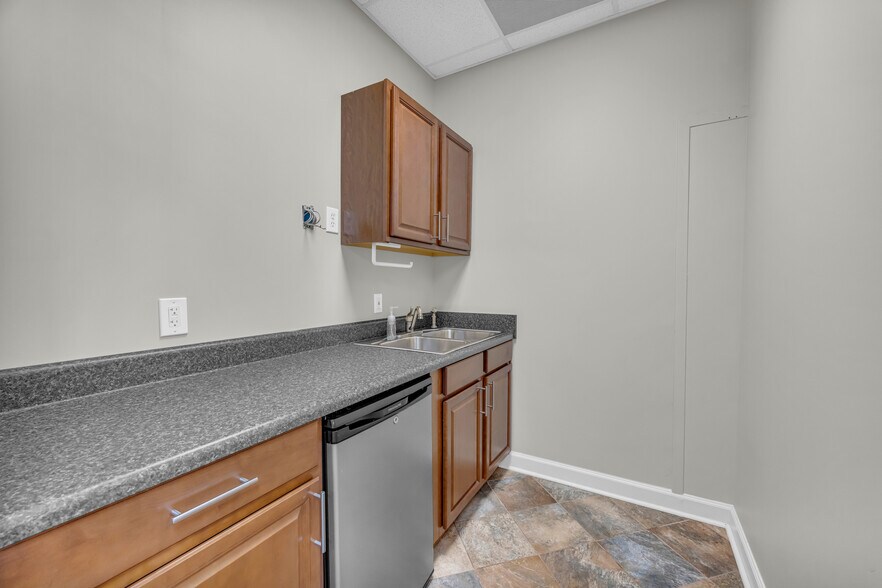 More Photos Of 40 Chamisa Rd, Covington Distribution For Lease