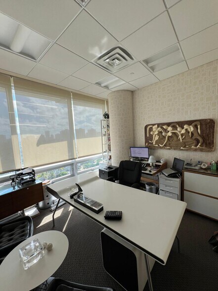 More Photos Of 20900 NE 30th Ave, Aventura Office Residential For Sale