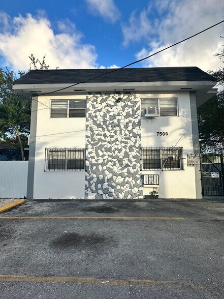 More Photos Of 7509 NE 3rd Ave, Miami Apartments For Sale