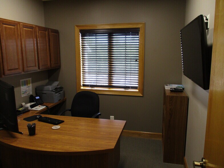 More Photos Of 660 Patrick Pl, Brownsburg Office For Sale