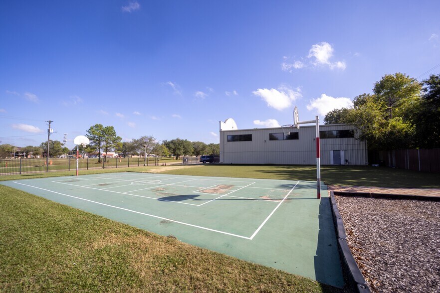 More Photos Of 5435 S Braeswood Blvd, Houston Specialty For Sale