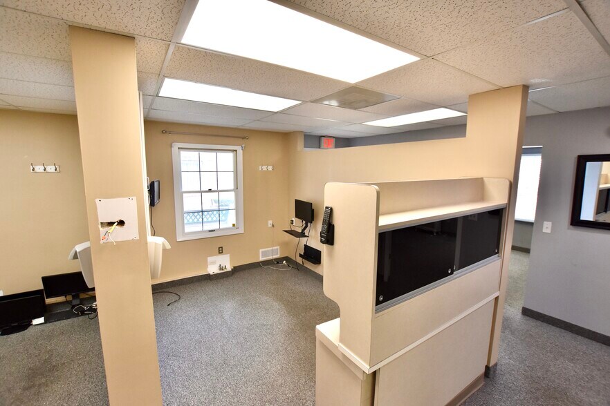 More Photos Of 9313-9333 N Haggerty Rd, Plymouth Office For Lease