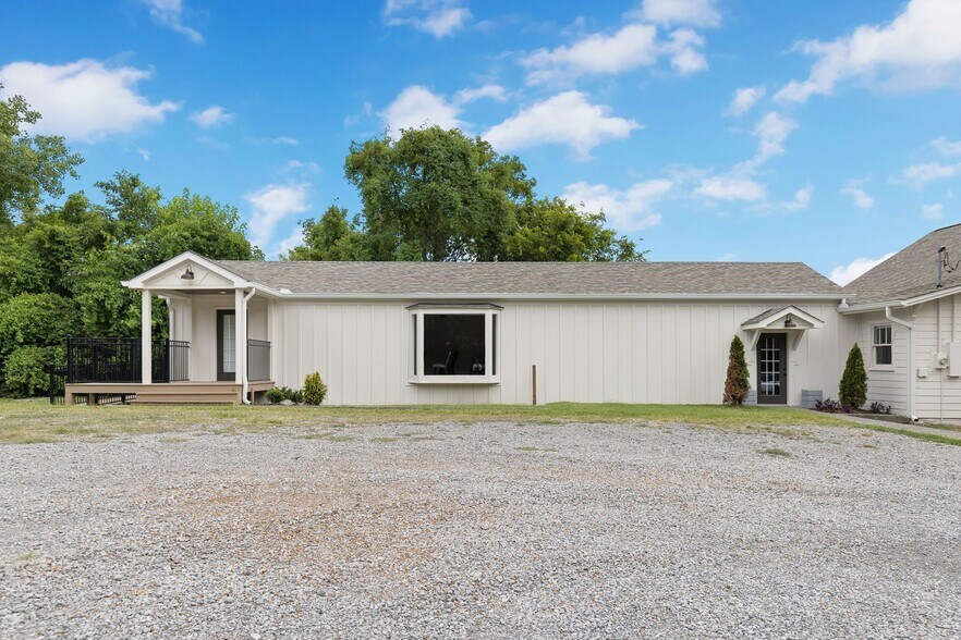 More Photos Of 157 Old Shackle Island Rd, Hendersonville Storefront Retail Office For Sale