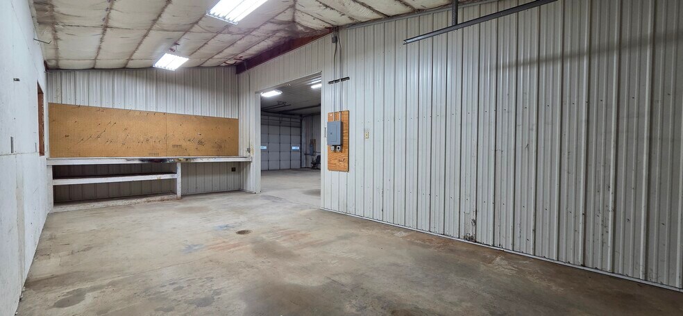 More Photos Of 121 Myrtle Ave S, Annandale Industrial For Sale
