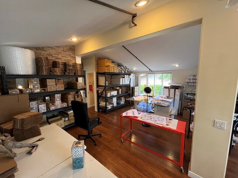 More Photos Of 22315 Mulholland Hwy, Calabasas Office For Sale