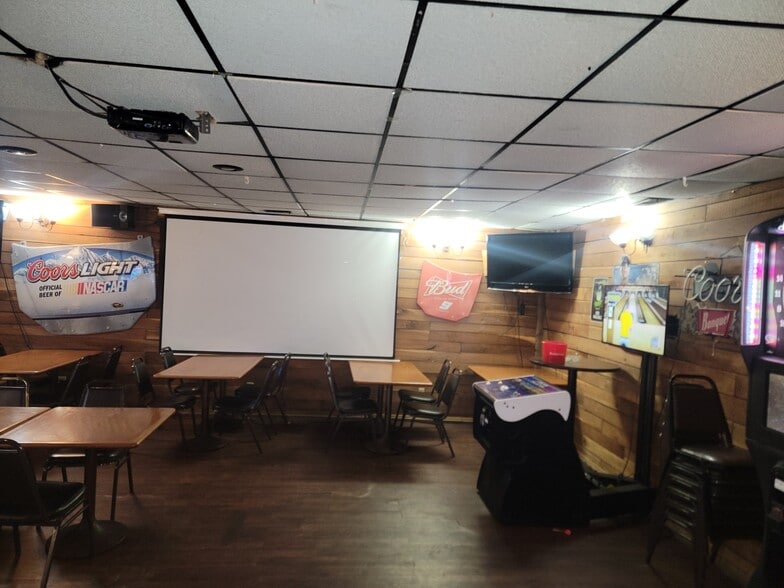 More Photos Of 7628 Southeastern Ave, Indianapolis Restaurant For Sale