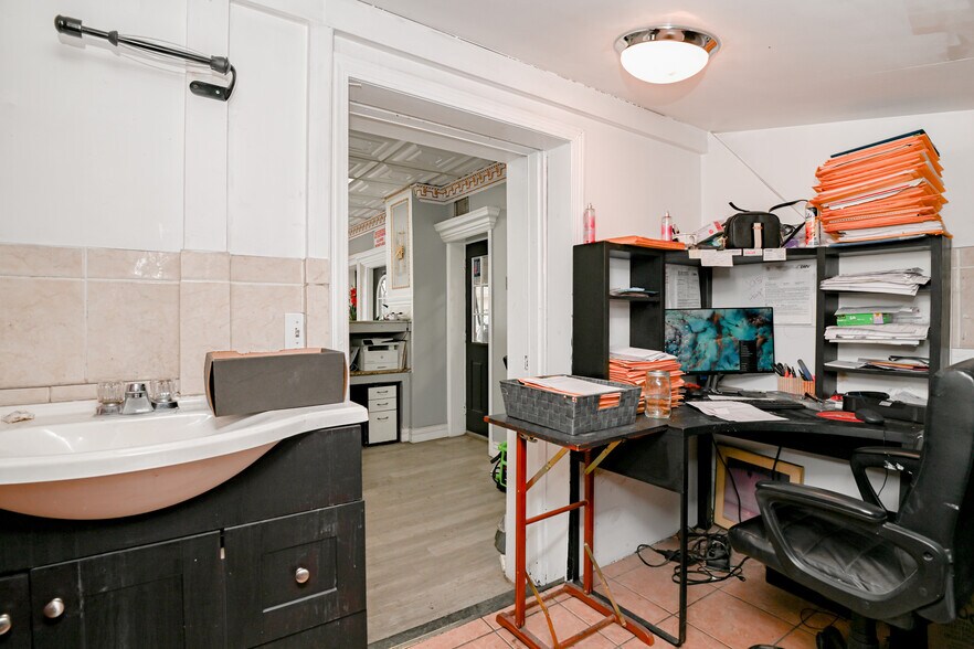 More Photos Of 385 New Park Ave, Hartford Auto Repair For Sale