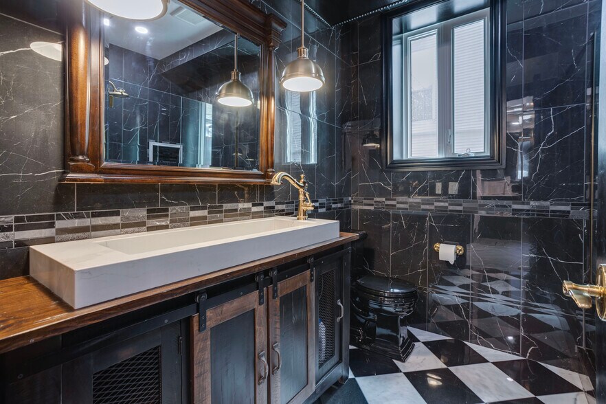 More Photos Of 11833 102 Ave NW, Edmonton Medical For Sale