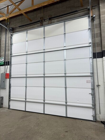 More Photos Of 830-870 W 2nd Ave, Eugene Warehouse For Lease