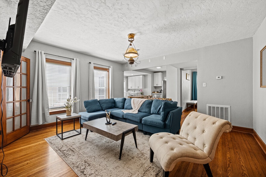 More Photos Of 2512 Calumet St, Houston Apartments For Sale