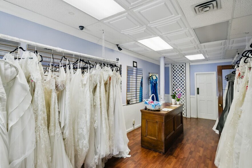 More Photos Of 4066 Broward Blvd, Fort Lauderdale Storefront Retail Office For Sale