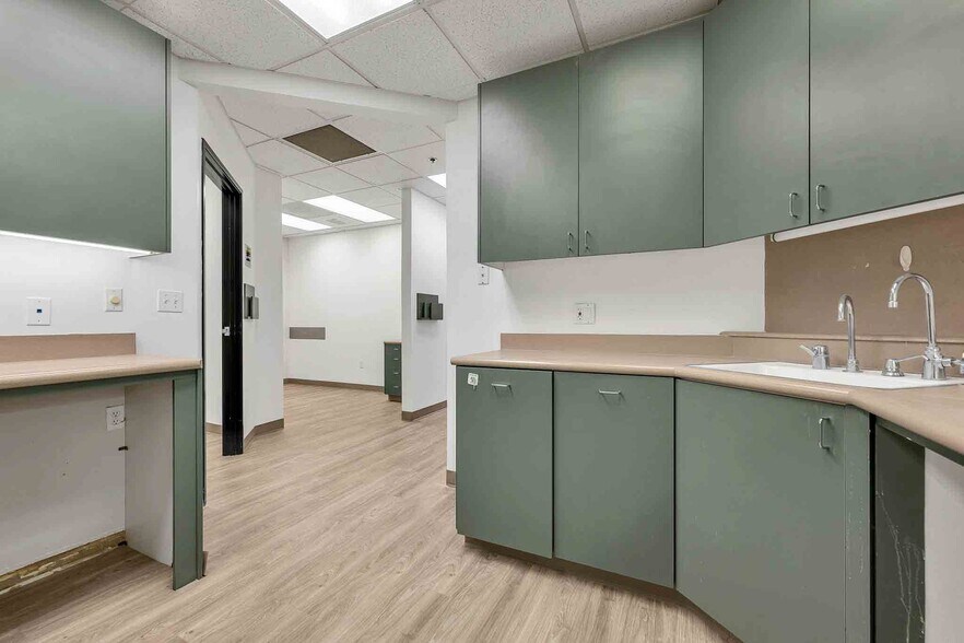 More Photos Of 1755 Erringer St, Simi Valley Medical For Lease