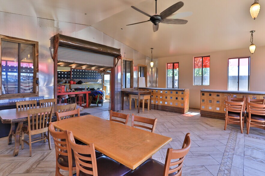 More Photos Of 1216 W Third St, Winslow Showroom For Sale