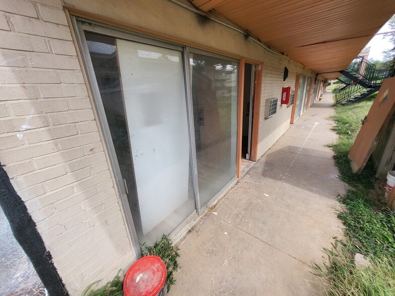 More Photos Of 7350 N Hanley Rd, Hazelwood Hotel For Sale