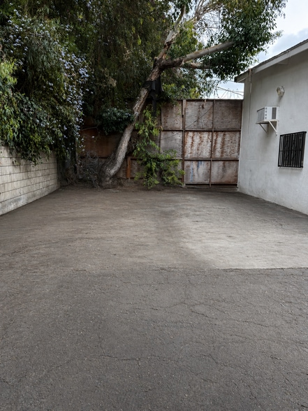 More Photos Of 1259 S La Brea Ave, Los Angeles General Retail For Lease
