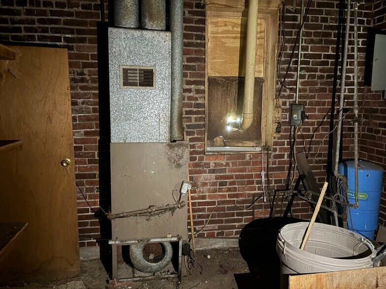 More Photos Of 1878 N Francis St, Monticello General Retail For Sale