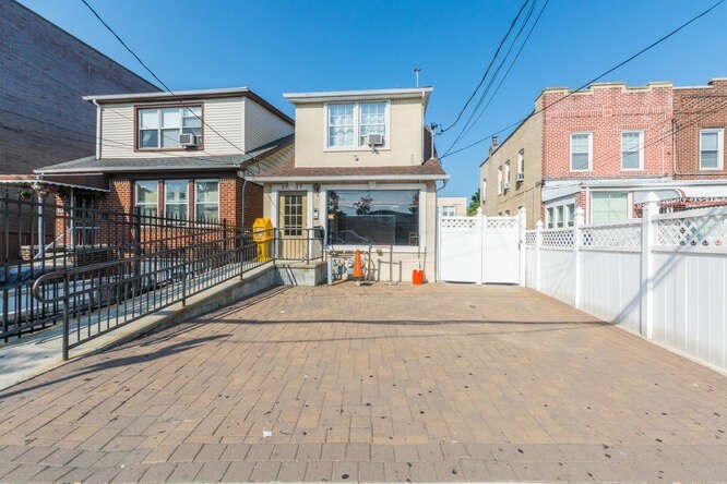 Primary Photo Of 3717 E Tremont Ave, Bronx Office Residential For Lease