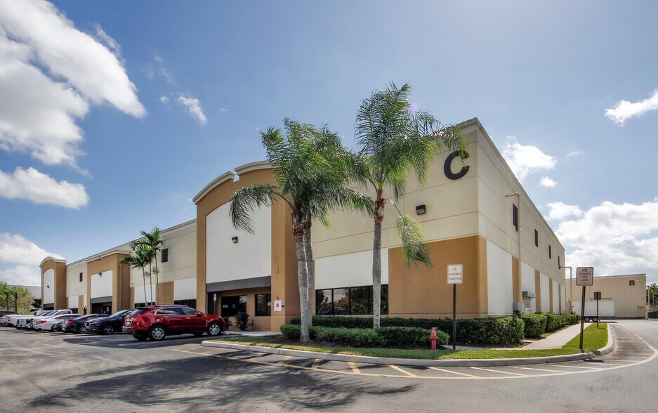 More Photos Of 6250-6270 N Hiatus Rd, Tamarac Unknown For Lease