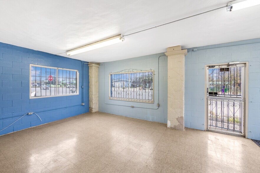 More Photos Of 930 New Laredo Hwy, San Antonio Office For Sale