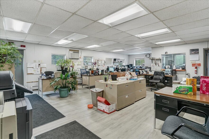 More Photos Of 85 Kaufman Rd, Monticello Distribution For Sale