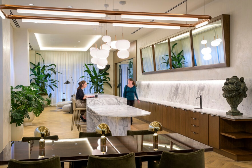 More Photos Of 999 Peachtree St Ne, Atlanta Office For Lease