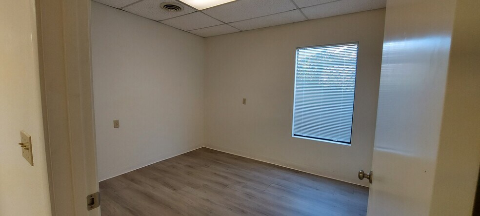 More Photos Of 367 Del Norte Ave, Yuba City Office For Lease