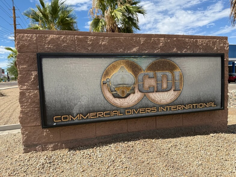 More Photos Of 4055 S Sarival Ave, Goodyear Showroom For Lease