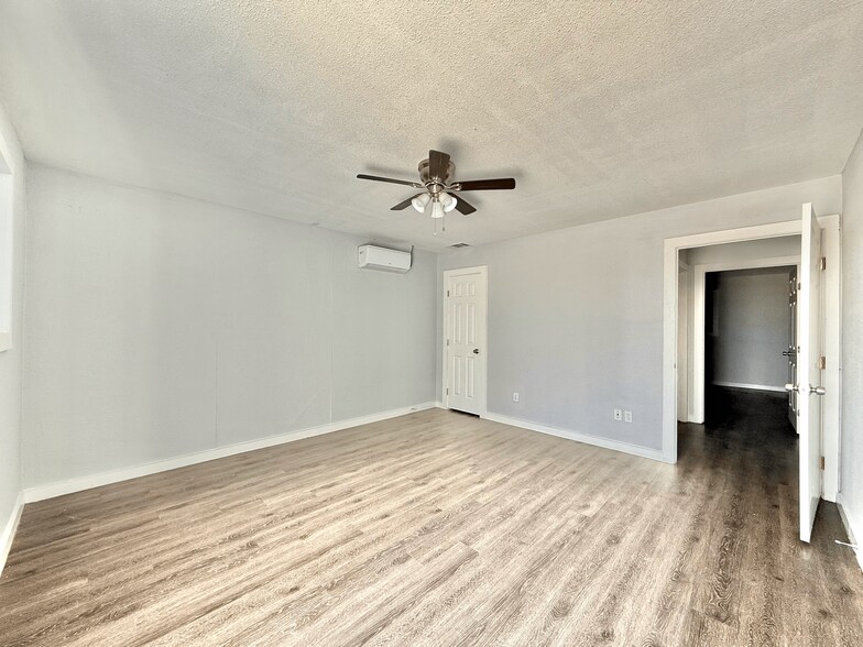 More Photos Of 490 County Road 117, Round Rock Light Manufacturing For Lease