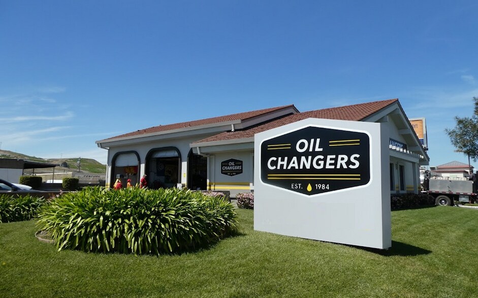 Primary Photo Of 170 S 100 W, Payson Auto Repair For Sale