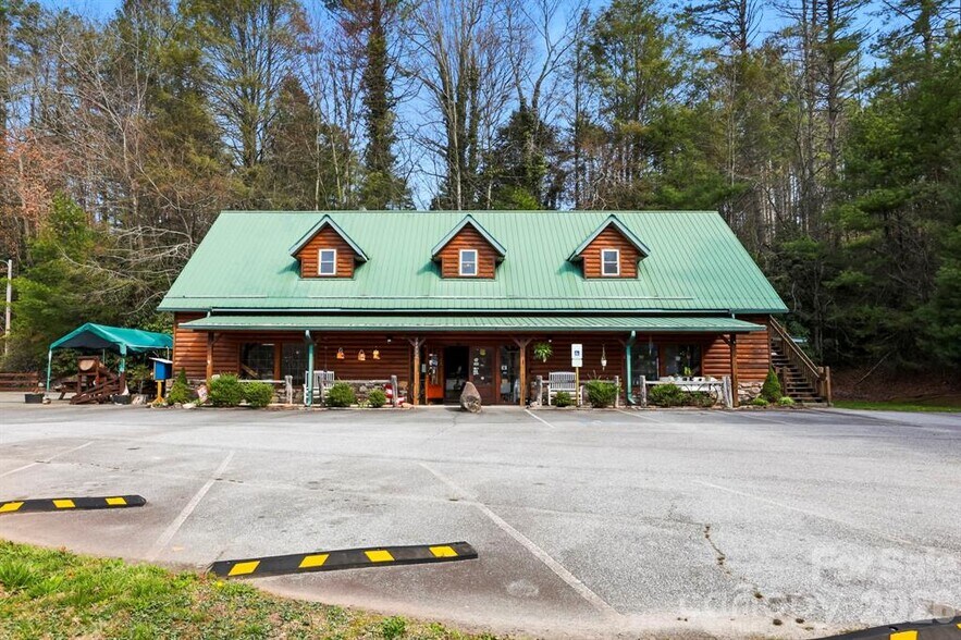 More Photos Of 10932 Rosman Hwy, Lake Toxaway Freestanding For Sale