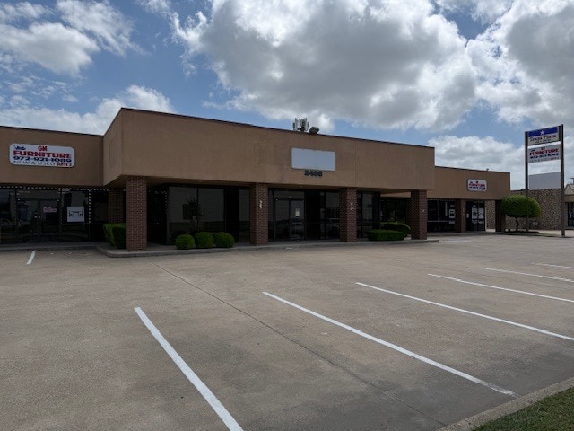 Primary Photo Of 2406 S Jupiter Rd, Garland Unknown For Lease